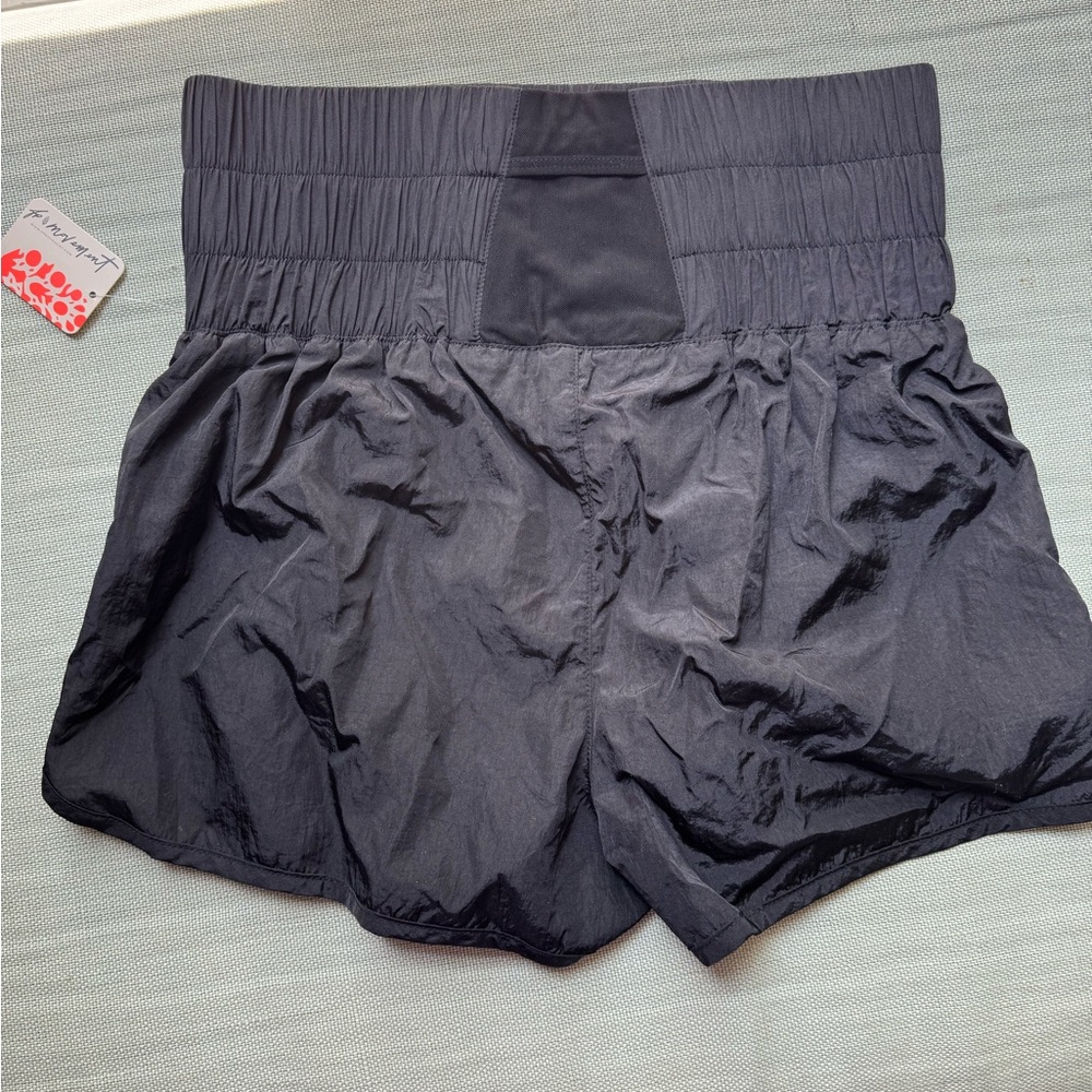 Black Athletic Shorts with Elastic Waistband and Quick-Dry Fabric